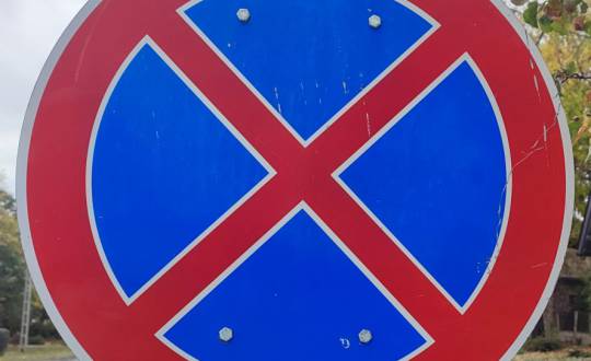 Kérjük, ne parkoljanak a régi postához!